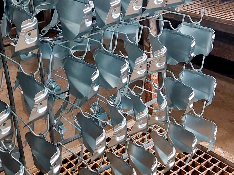 5333N超强耐蚀性三价铬蓝白钝化剂【挂镀专用】